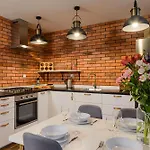 2 Bedroom Close To Metro Imielin * Warsaw