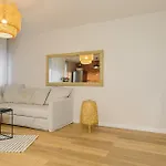Apartment 2 Bedroom Close To Metro Imielin *