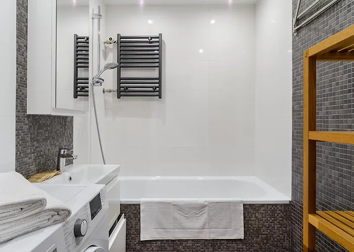 2 Bedroom Close To Metro Imielin *