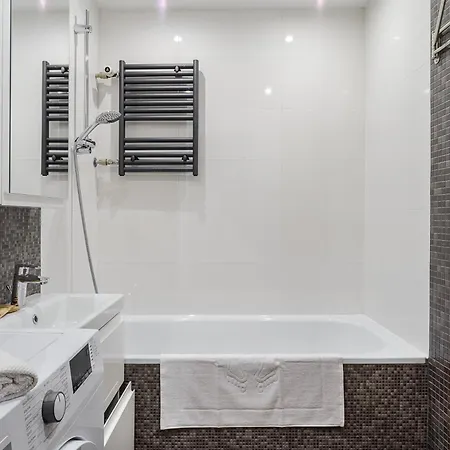 2 Bedroom Close To Metro Imielin *