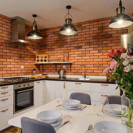 2 Bedroom Close To Metro Imielin * Warszawa