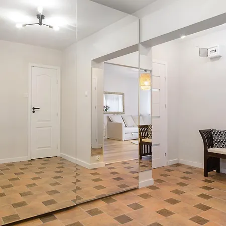 2 Bedroom Close To Metro Imielin Apartmán