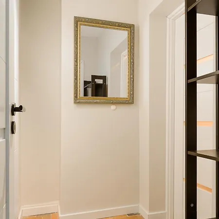 2 Bedroom Close To Metro Imielin Apartmán *