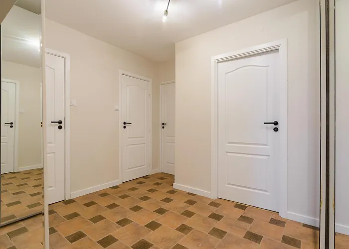 2 Bedroom Close To Metro Imielin Apartment Warschau