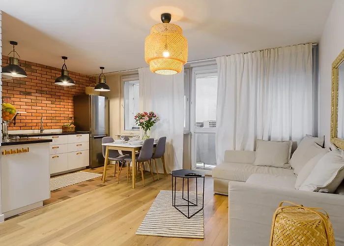 2 Bedroom Close To Metro Imielin Apartment *