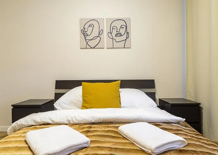 2 Bedroom Close To Metro Imielin