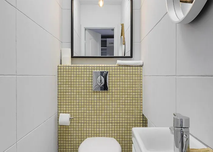 2 Bedroom Close To Metro Imielin Apartment *