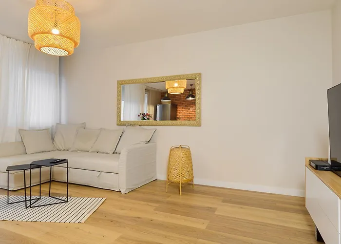 Apartment 2 Bedroom Close To Metro Imielin *