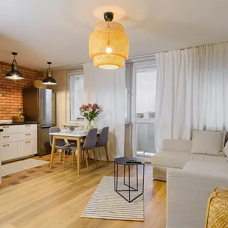 2 Bedroom Close To Metro Imielin Lägenhet *