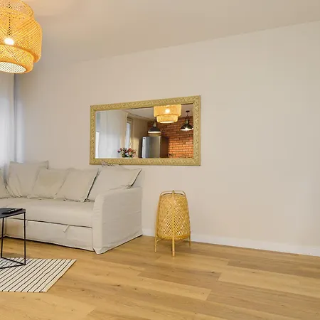 Lägenhet 2 Bedroom Close To Metro Imielin *