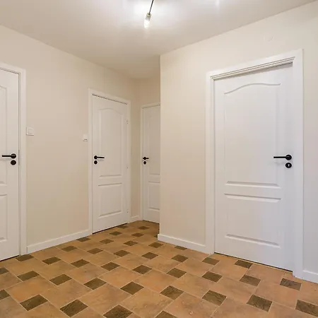 2 Bedroom Close To Metro Imielin Appartement Warschau