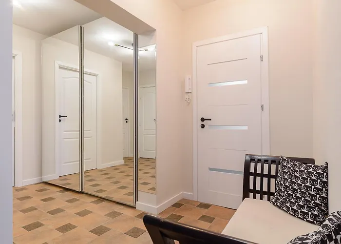 Appartement 2 Bedroom Close To Metro Imielin *